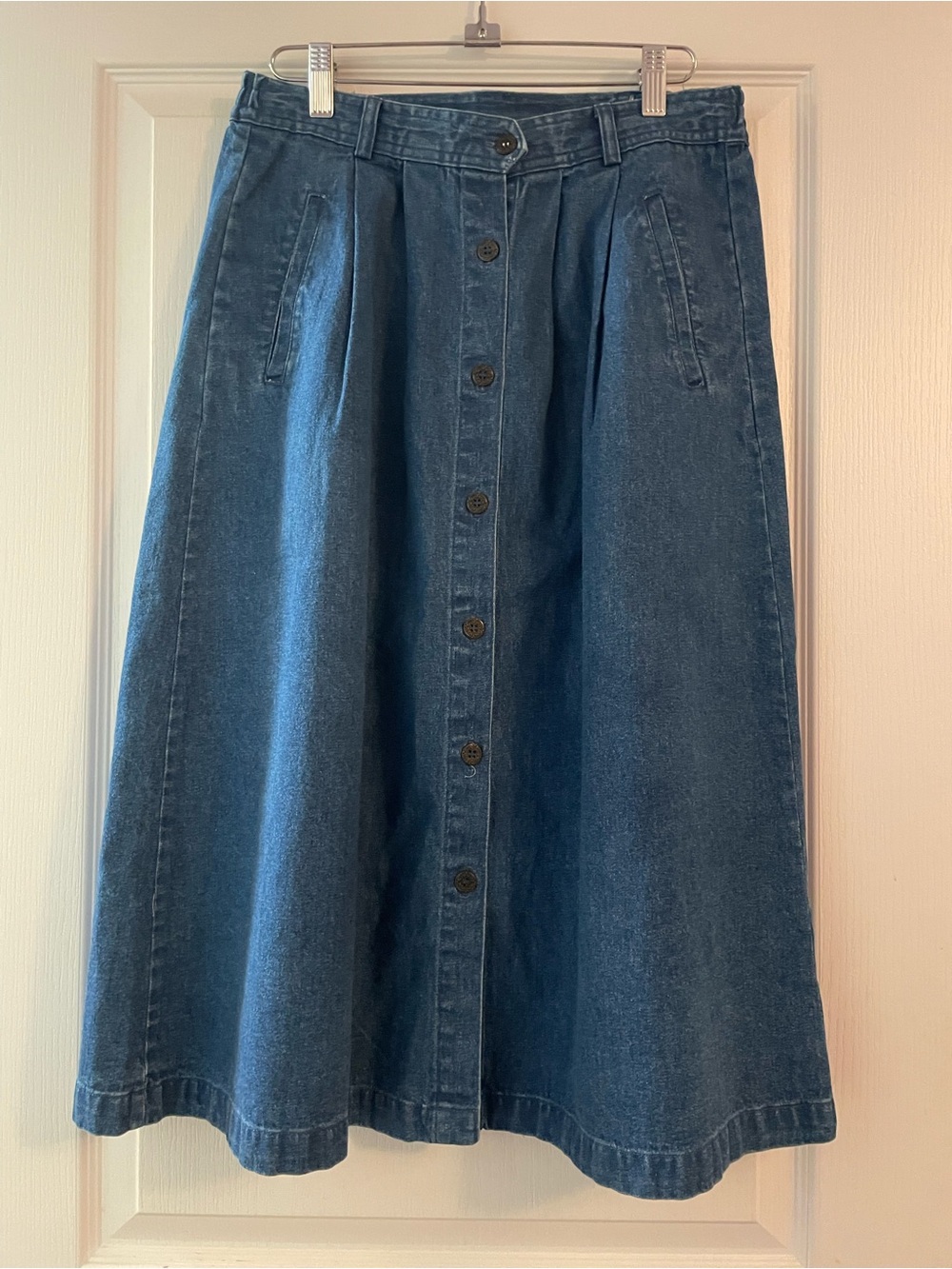 Button-Front Denim Midi Skirt in Dark Blue